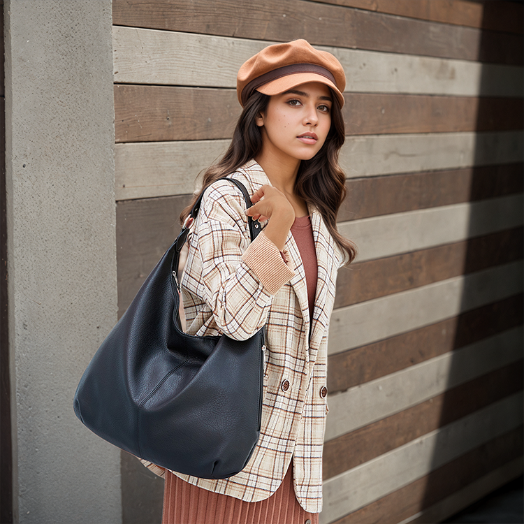 Xpurse Large-Capacity Retro Casual Shoulder Bag
